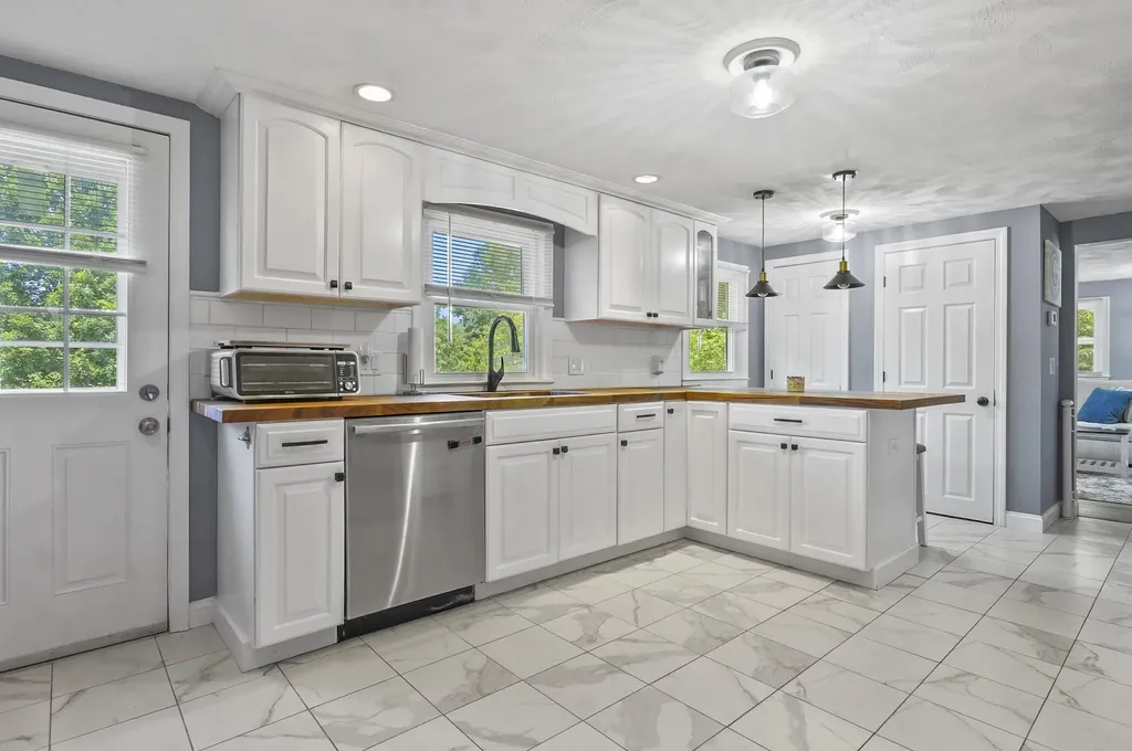 1 Tate Street Hudson NH 03051