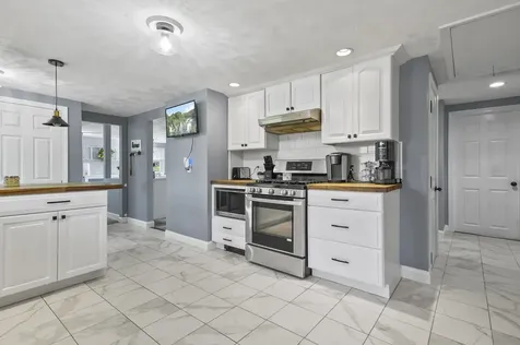1 Tate Street Hudson NH 03051