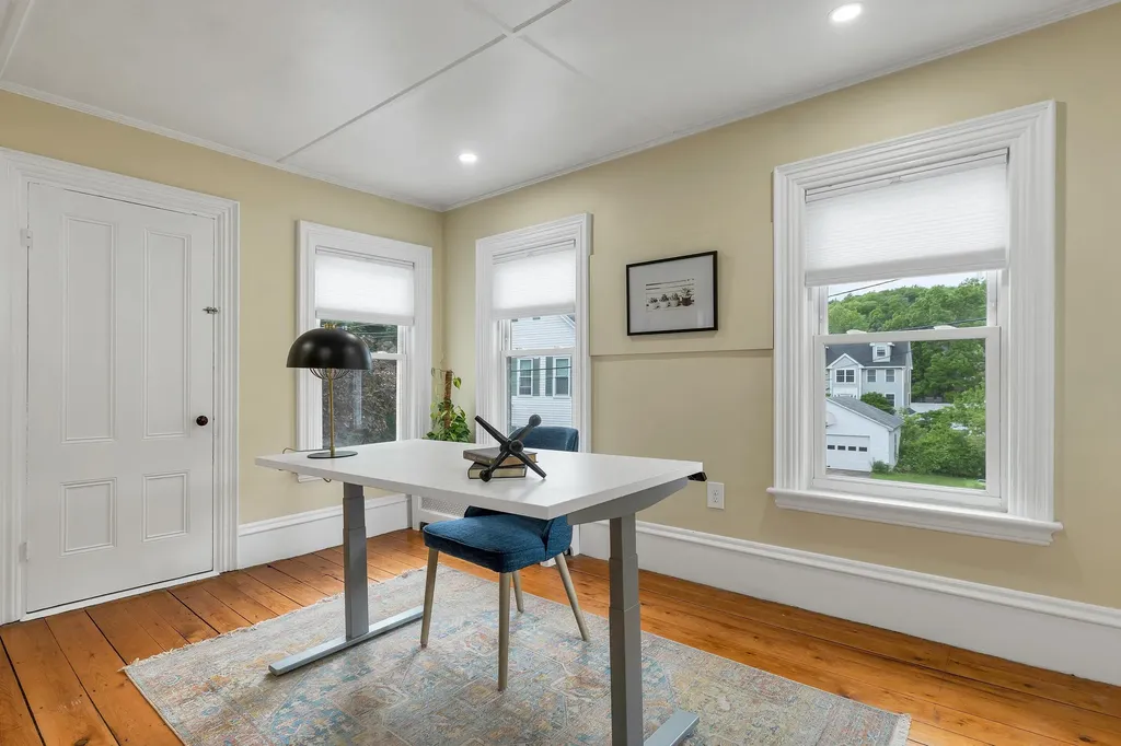 24 Chester Street Amesbury MA 01913