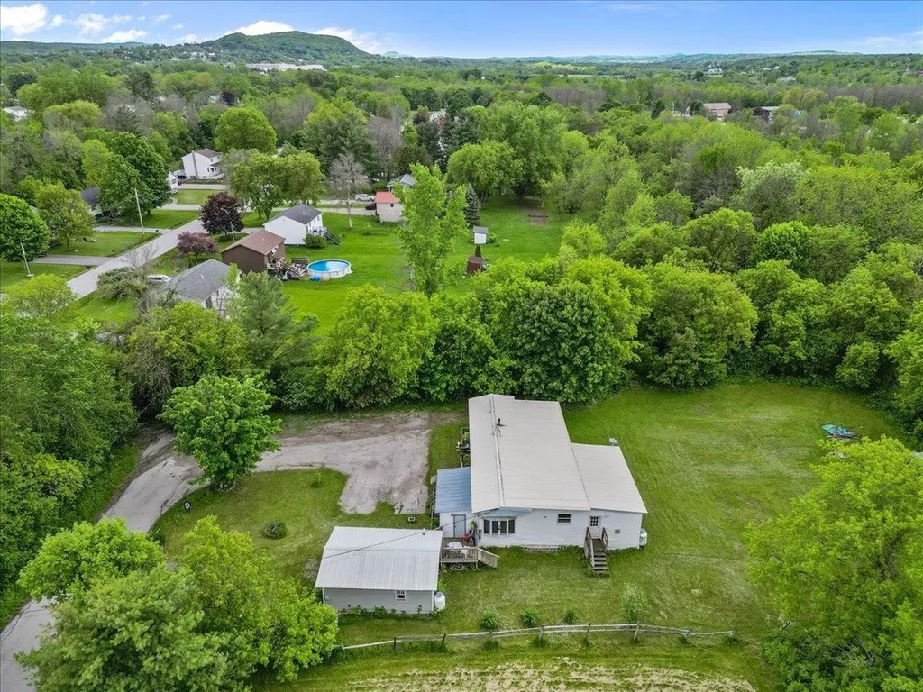24 Pearl Ave Extension St. Albans Town VT 05478