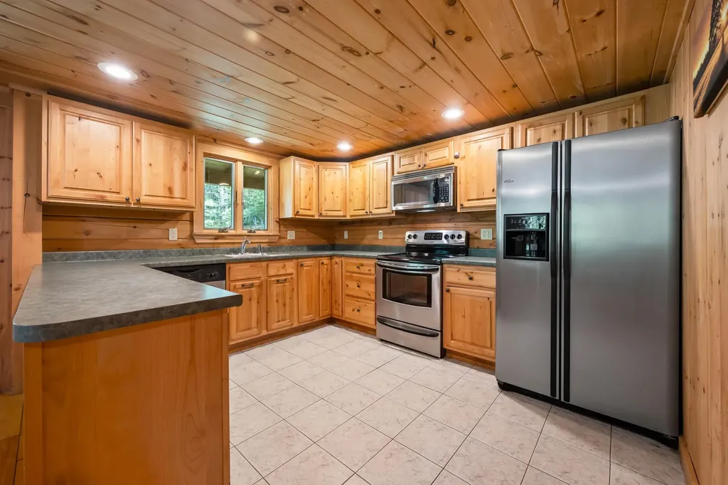 81 Pine Valley Road Bethlehem NH 03574