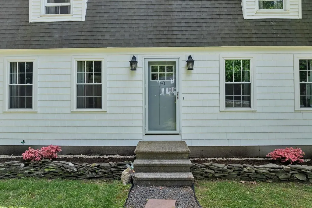 40 Sheldon Road Derry NH 03038