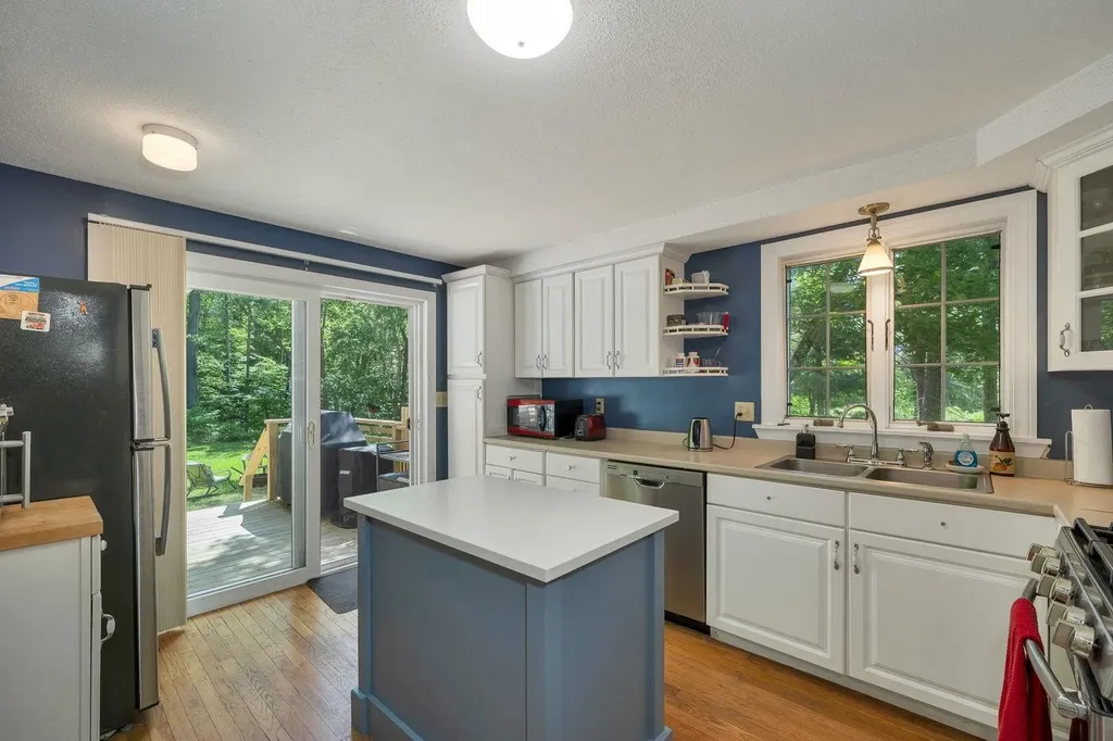 40 Sheldon Road Derry NH 03038