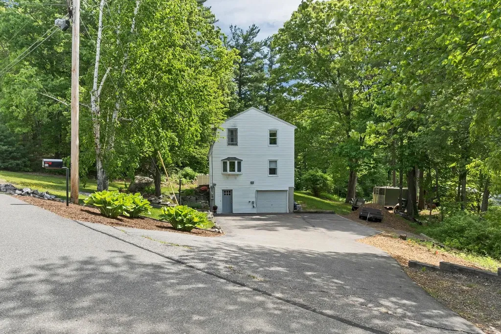 40 Sheldon Road Derry NH 03038