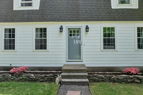 40 Sheldon Road Derry NH 03038