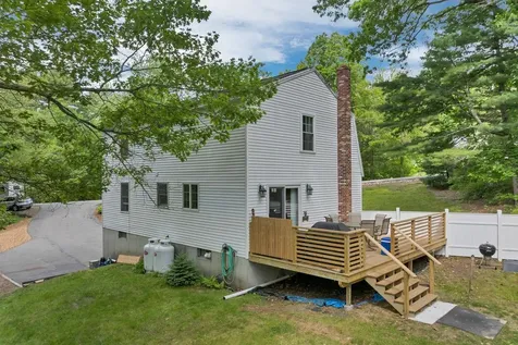 40 Sheldon Road Derry NH 03038