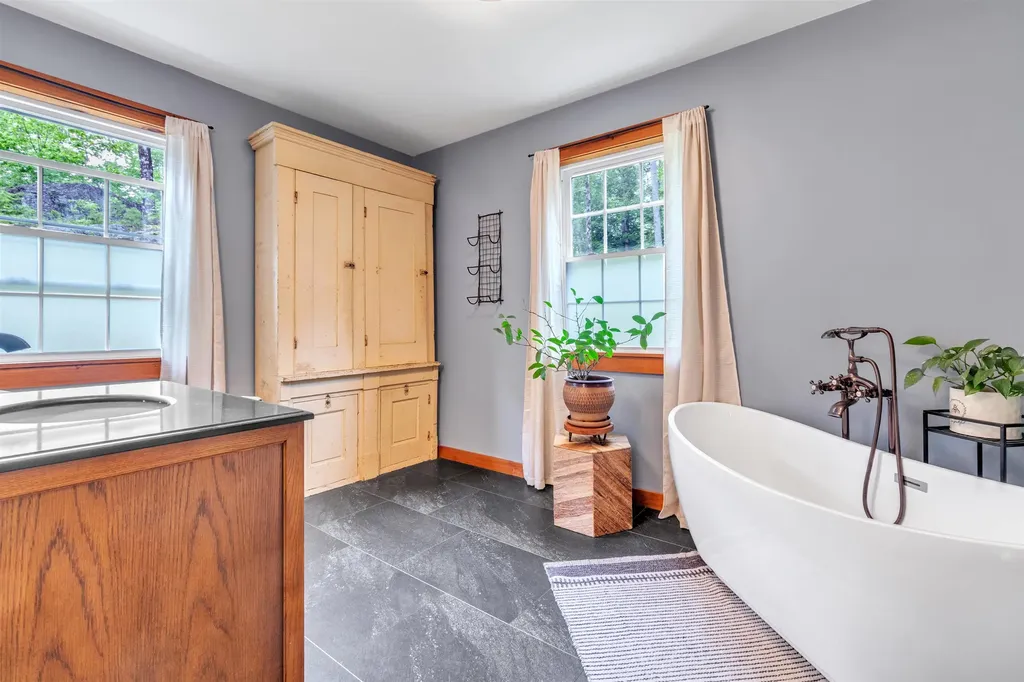 21 King's Row Hillsborough NH 03244