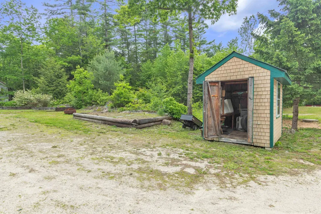 21 King's Row Hillsborough NH 03244