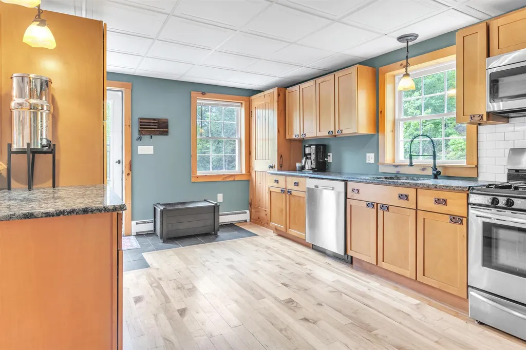 21 King's Row Hillsborough NH 03244
