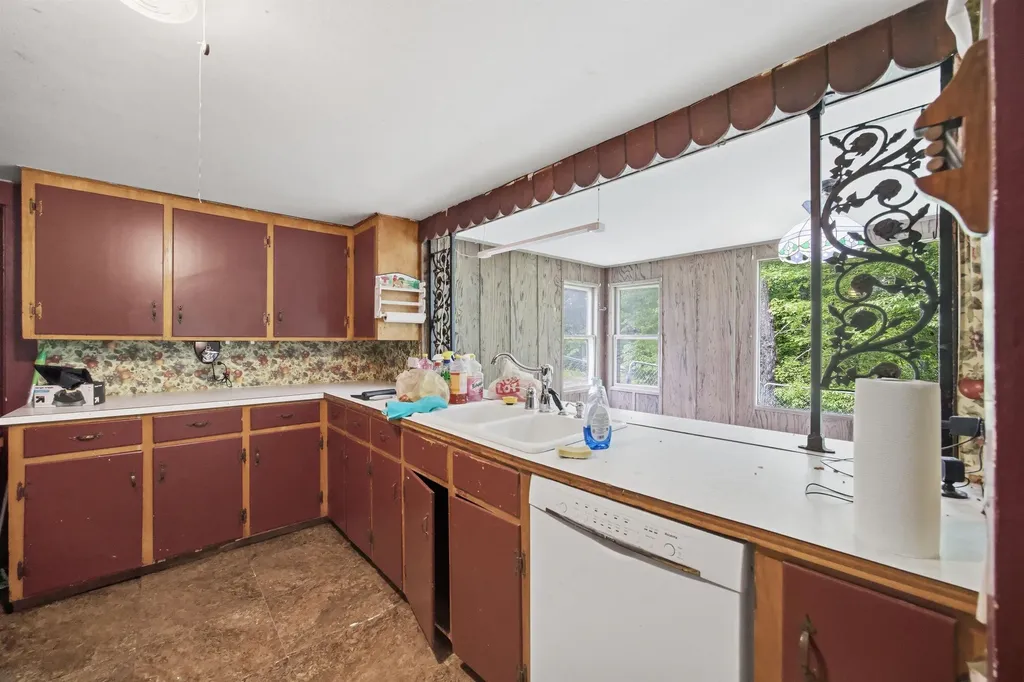 24 Sand Hill Road Hill NH 03243