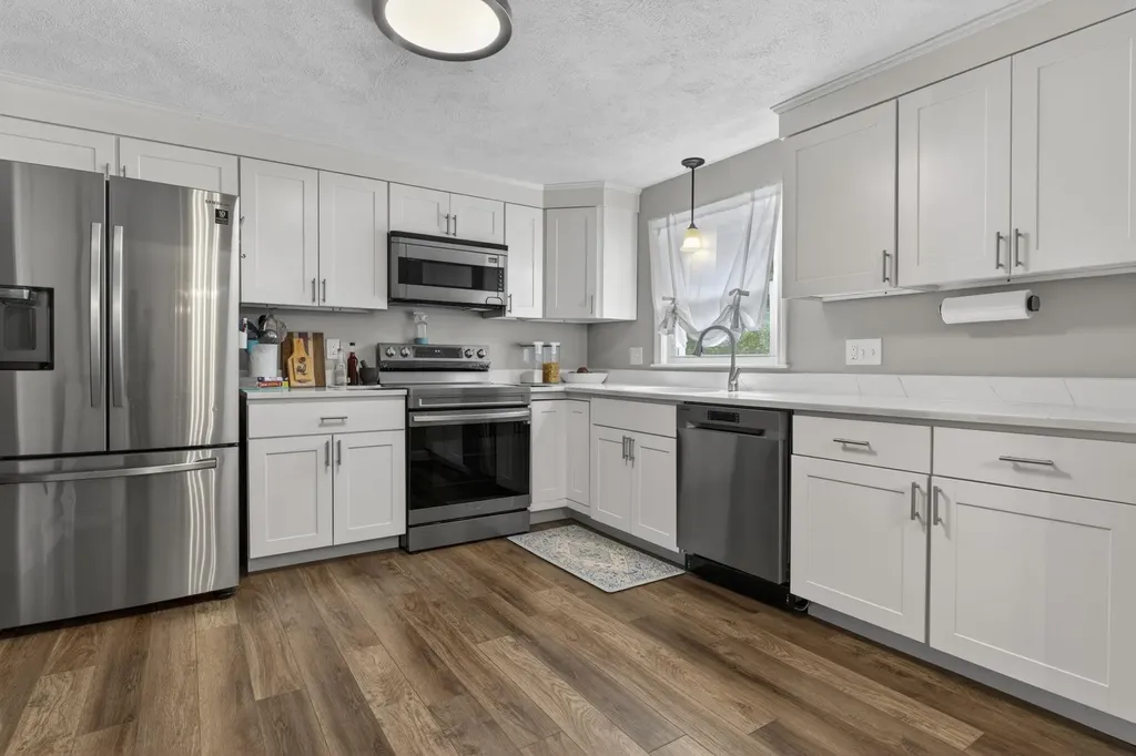 30 Amberwood Drive Atkinson NH 03811
