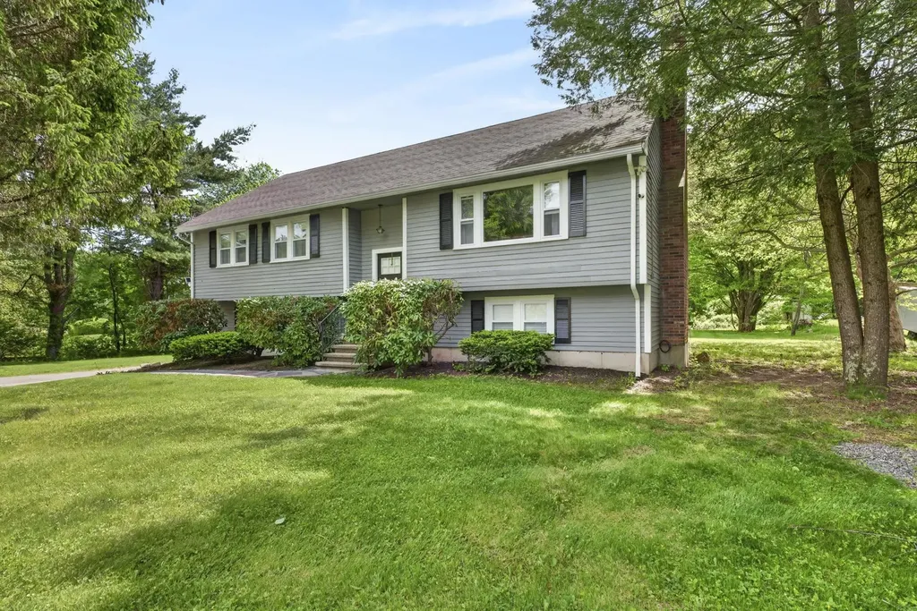 30 Amberwood Drive Atkinson NH 03811