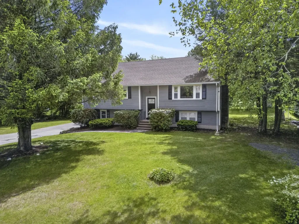 30 Amberwood Drive Atkinson NH 03811