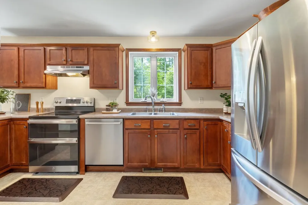 7 Westminster Lane Auburn NH 03032