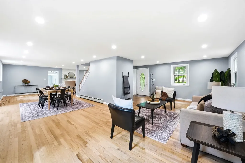 27 Gilcreast Road Londonderry NH 03053