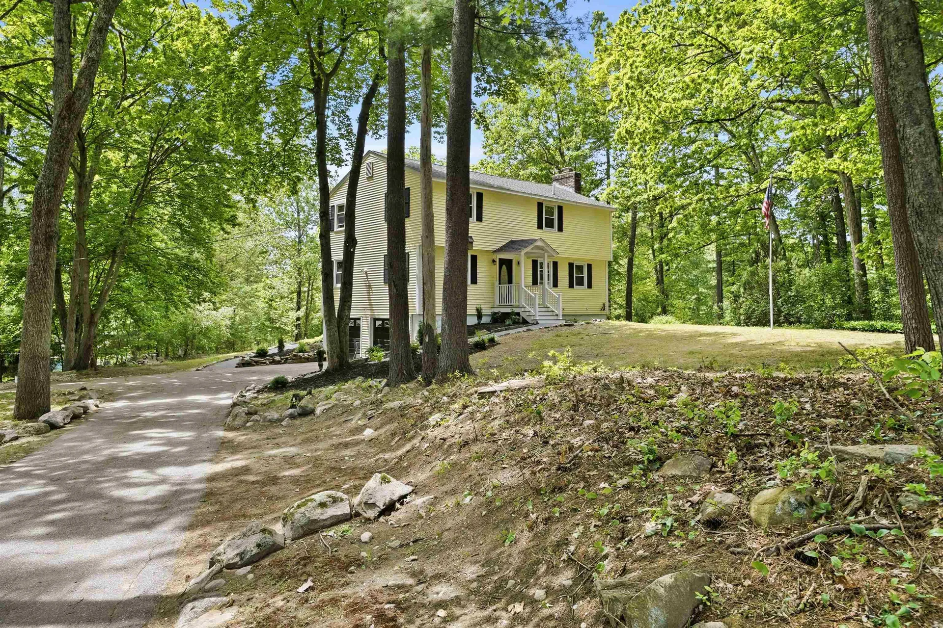 27 Gilcreast Road Londonderry NH 03053