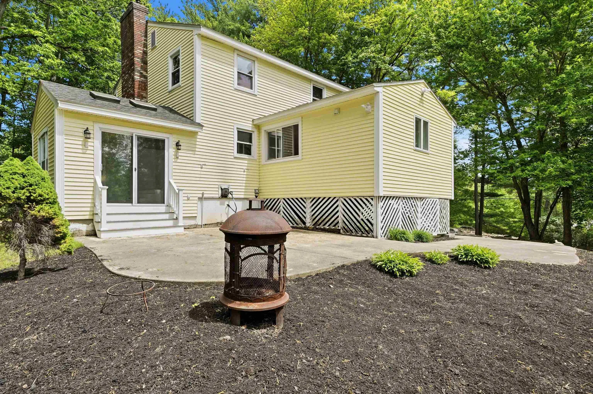 27 Gilcreast Road Londonderry NH 03053