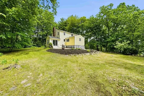 27 Gilcreast Road Londonderry NH 03053