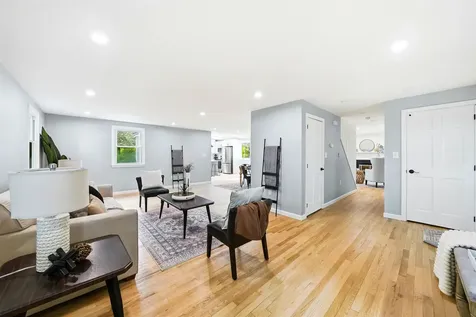 27 Gilcreast Road Londonderry NH 03053