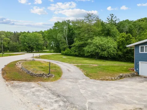 2 Parker Drive Hudson NH 03051