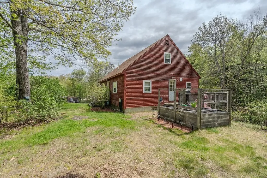 348 North Road Deerfield NH 03037