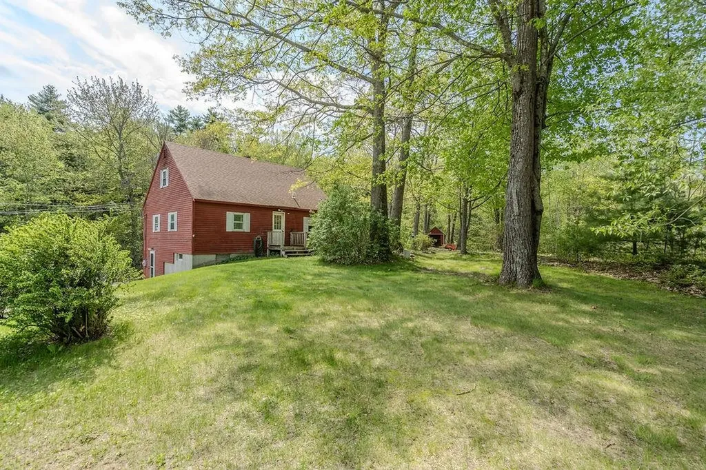 348 North Road Deerfield NH 03037