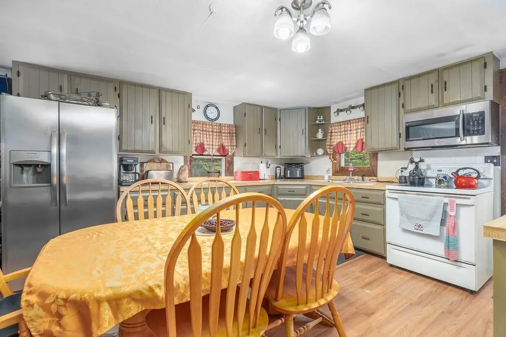 348 North Road Deerfield NH 03037
