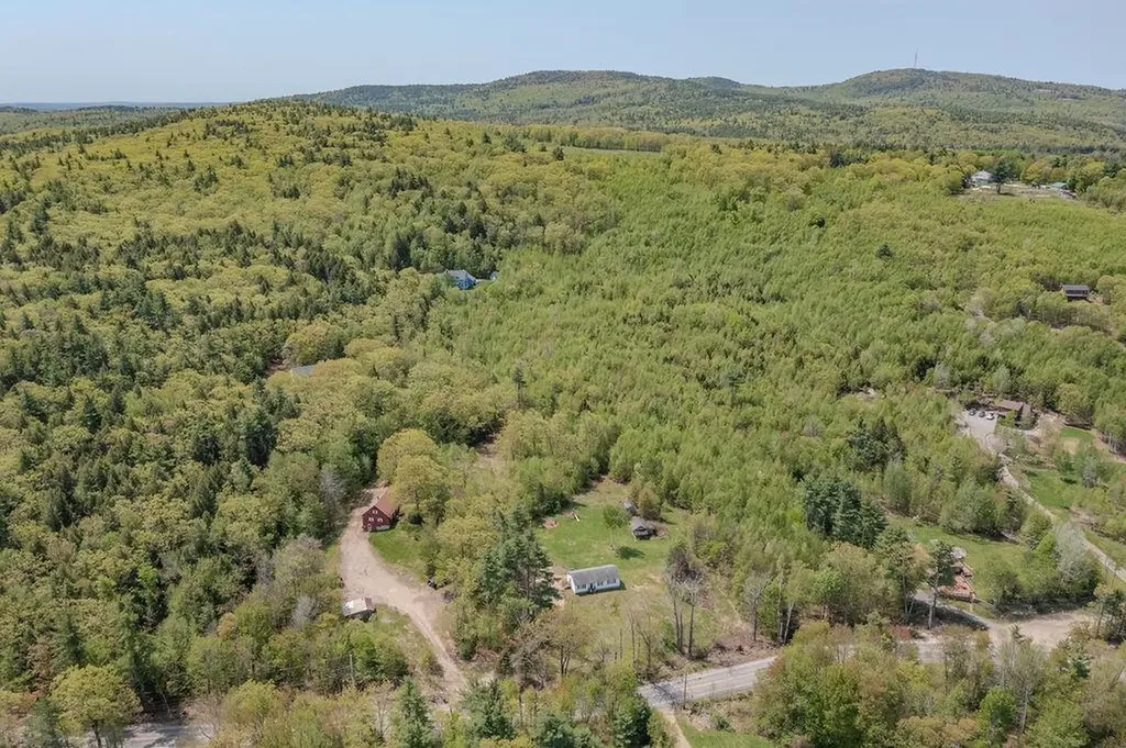 348 North Road Deerfield NH 03037