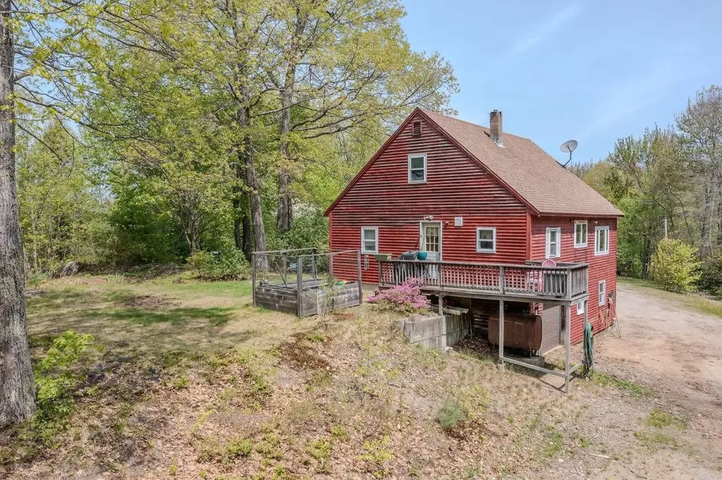 348 North Road Deerfield NH 03037