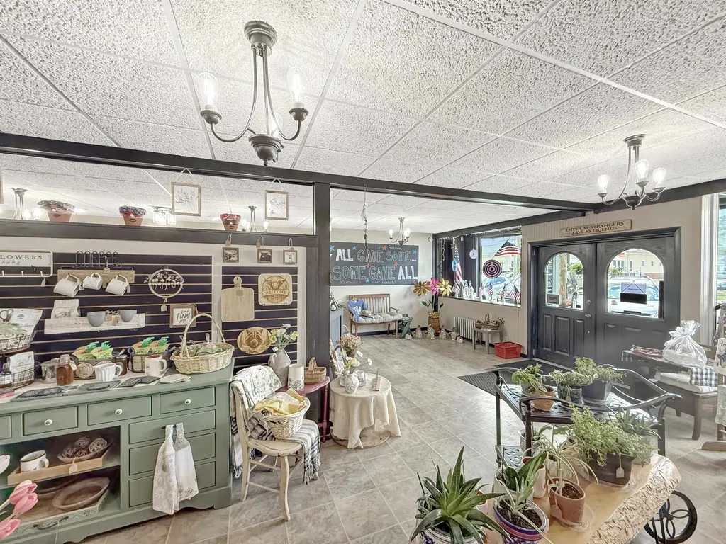 98 Main Street Colebrook NH 03576