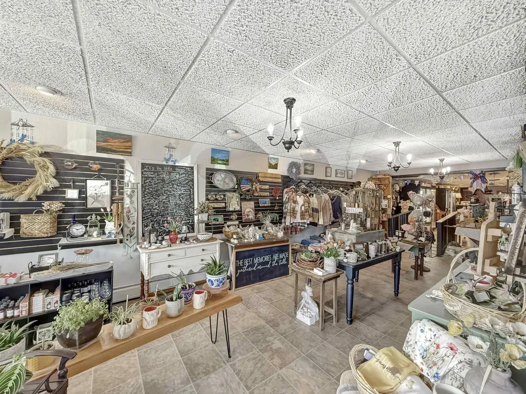 98 Main Street Colebrook NH 03576
