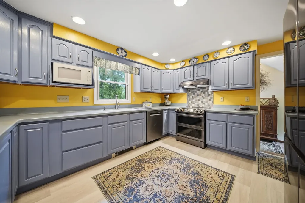 11 Mitchell Street Merrimack NH 03054