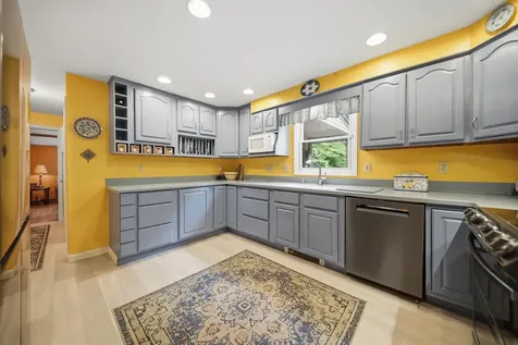 11 Mitchell Street Merrimack NH 03054