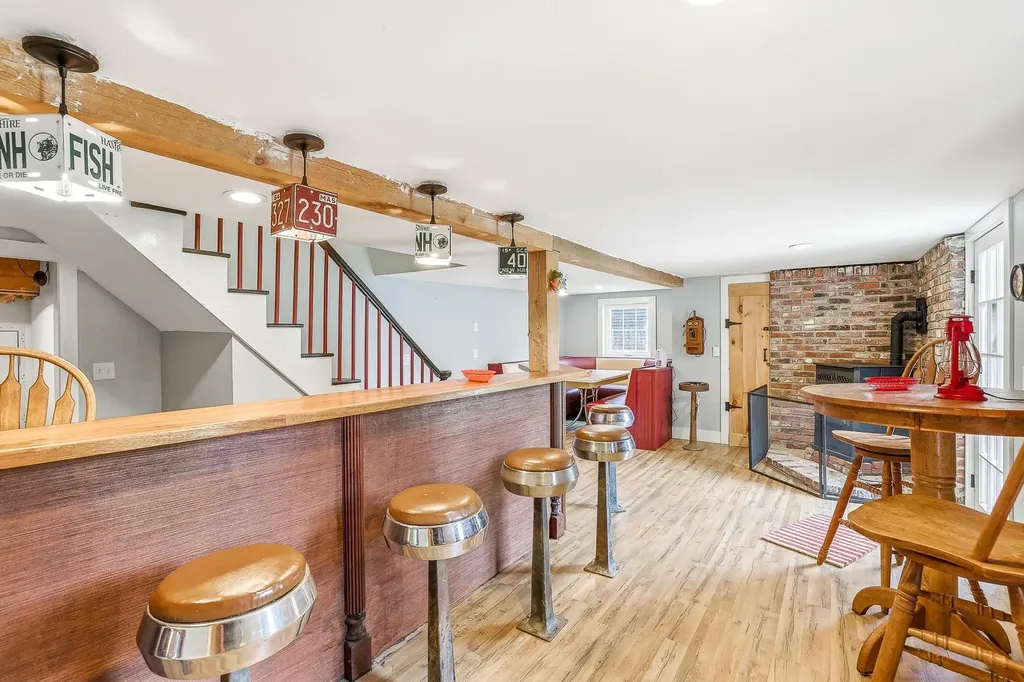 1 Old Manchester Road Raymond NH 03077