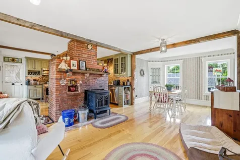 1 Old Manchester Road Raymond NH 03077