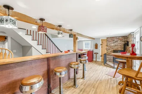 1 Old Manchester Road Raymond NH 03077