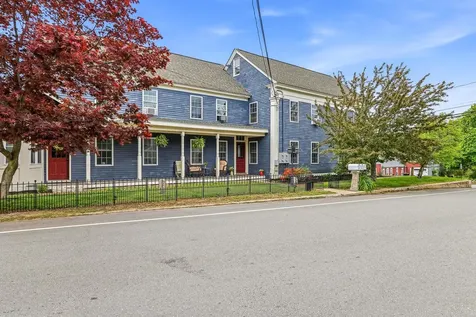 1 Old Manchester Road Raymond NH 03077