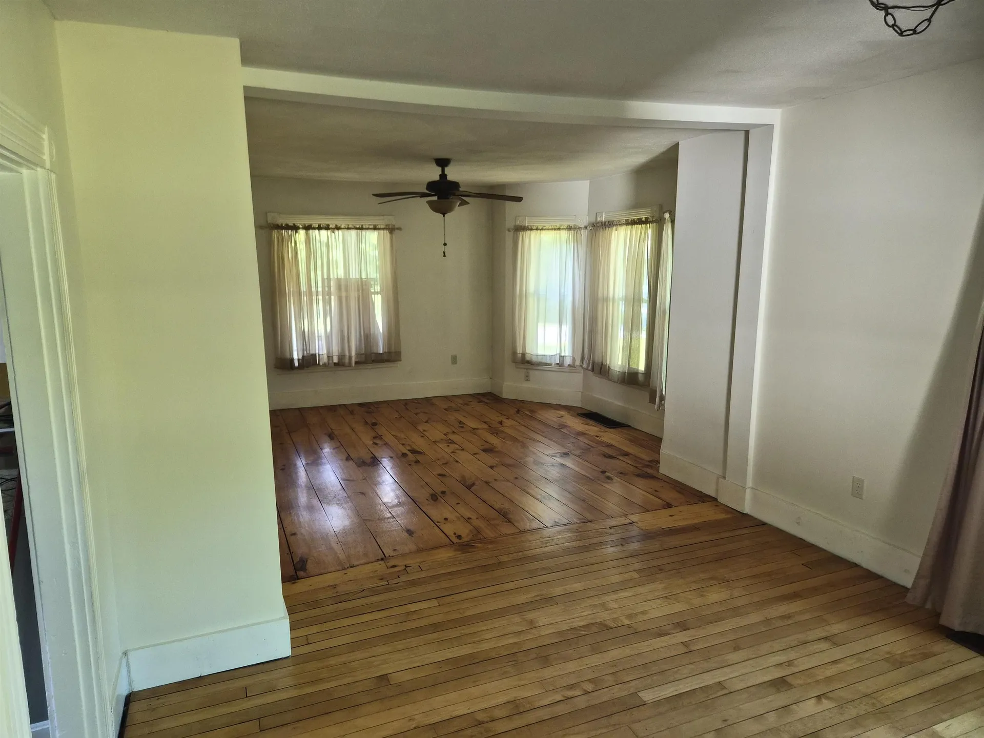 22 Fairview Avenue Derry NH 03038