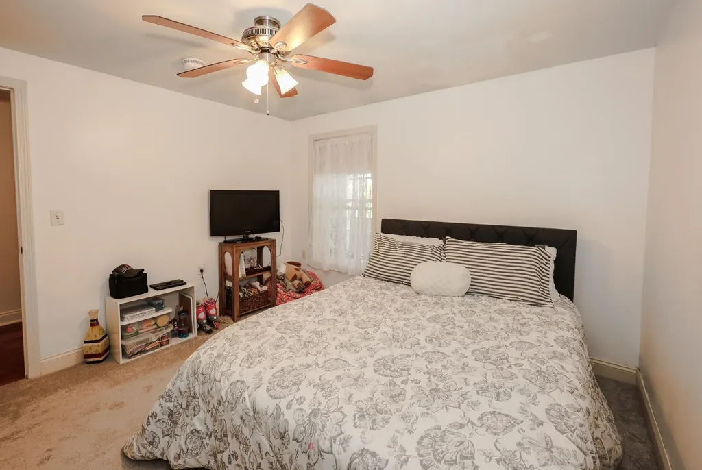 10 Vista Ridge Drive Londonderry NH 03053