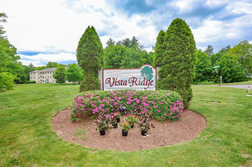 10 Vista Ridge Drive Londonderry NH 03053