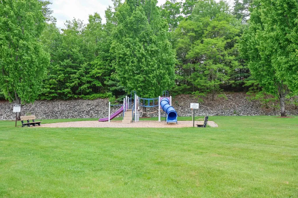 10 Vista Ridge Drive Londonderry NH 03053