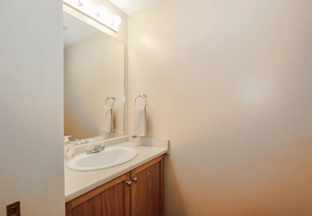 10 Vista Ridge Drive Londonderry NH 03053