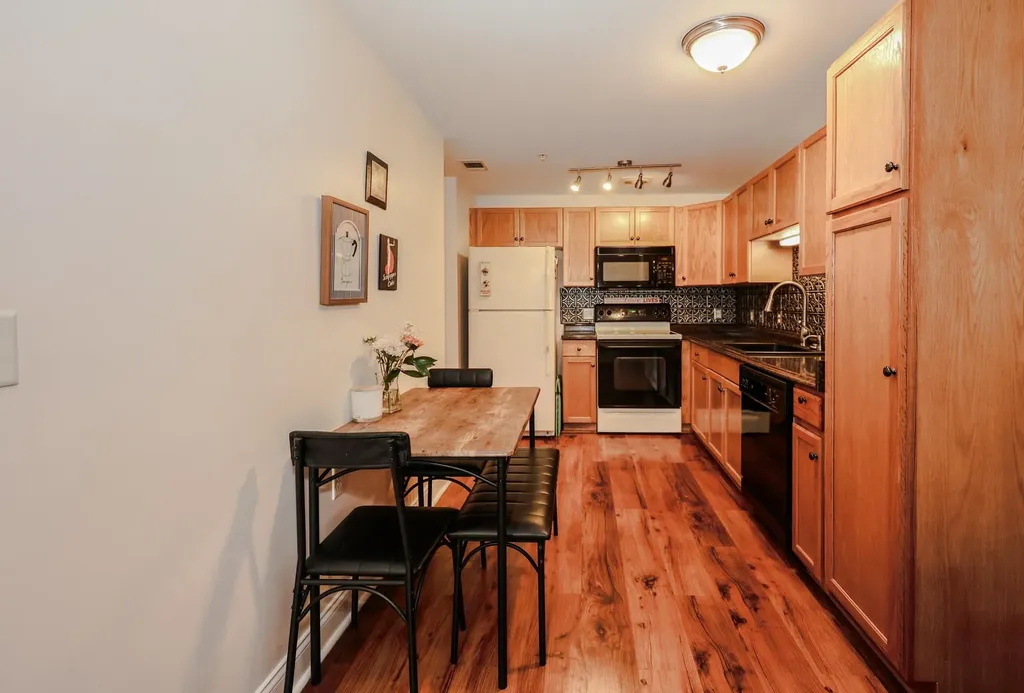 10 Vista Ridge Drive Londonderry NH 03053
