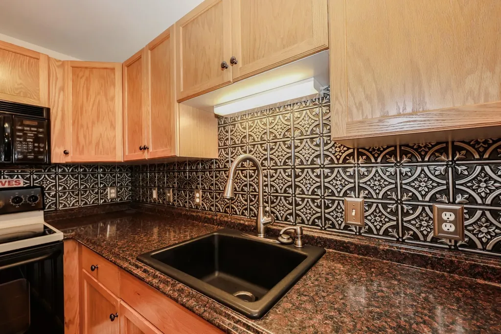 10 Vista Ridge Drive Londonderry NH 03053
