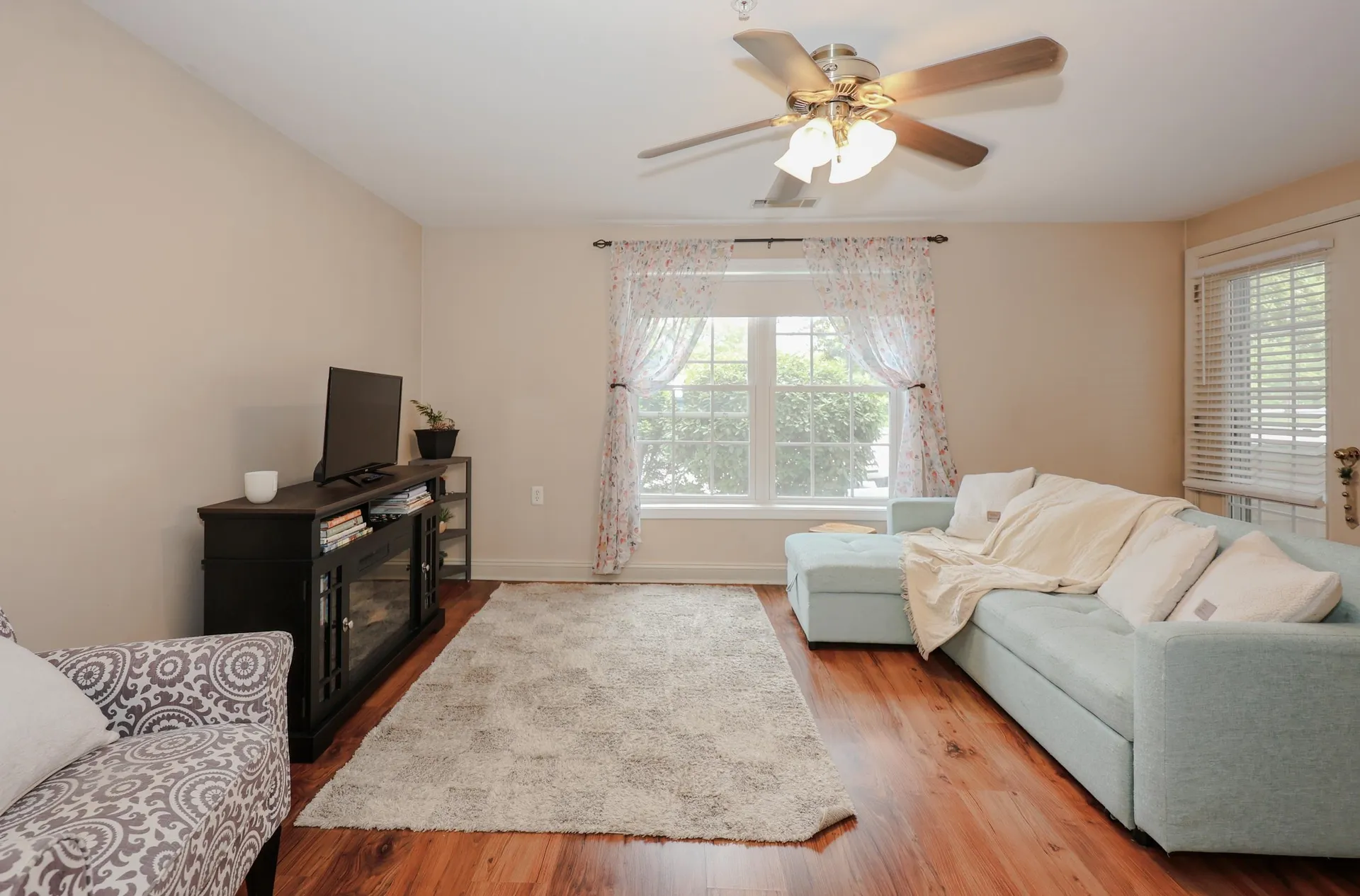 10 Vista Ridge Drive Londonderry NH 03053