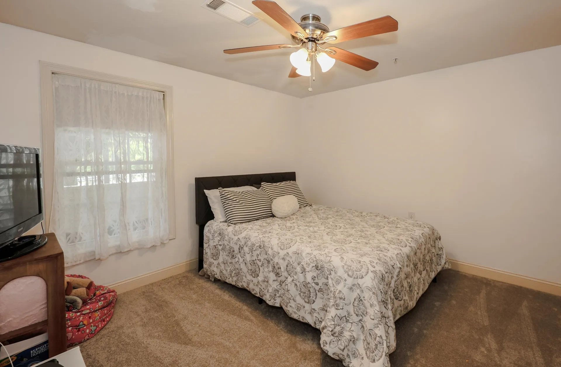10 Vista Ridge Drive Londonderry NH 03053