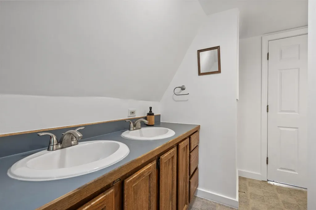 110 Saint Hyacinth Street Bethel VT 05032
