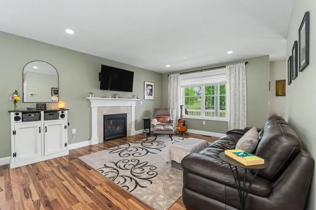 41 Schwinn Drive Nashua NH 03062