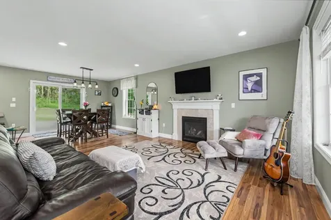 41 Schwinn Drive Nashua NH 03062