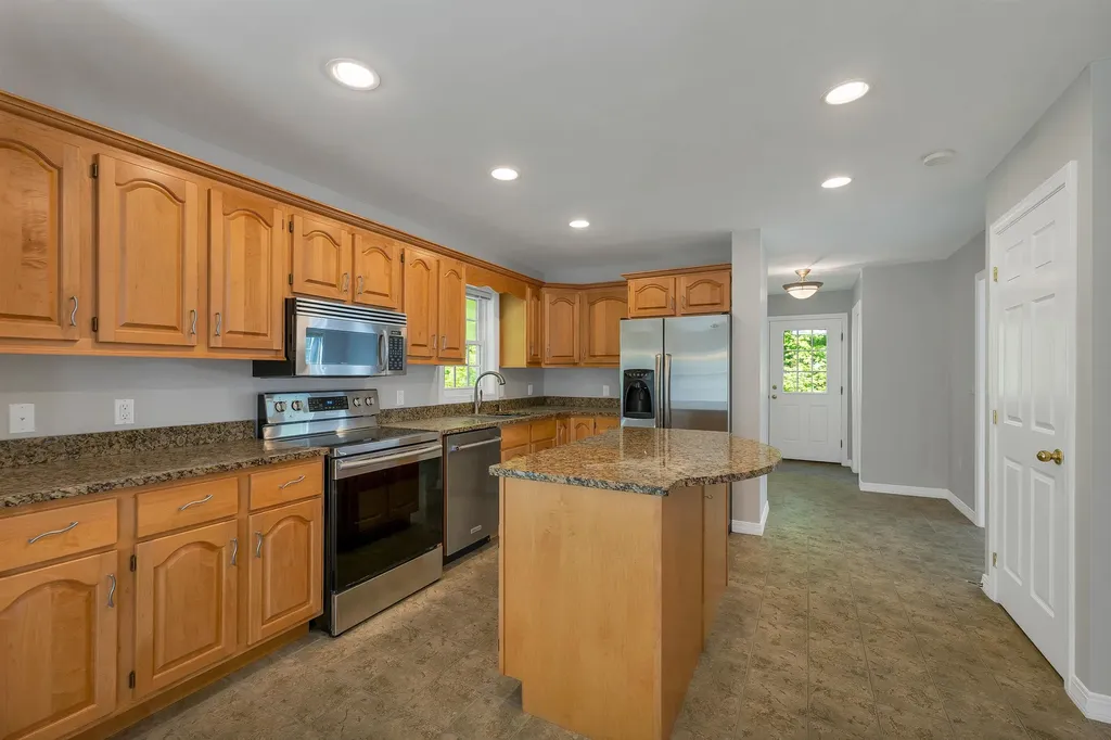31 Cumberland Road Gilford NH 03249